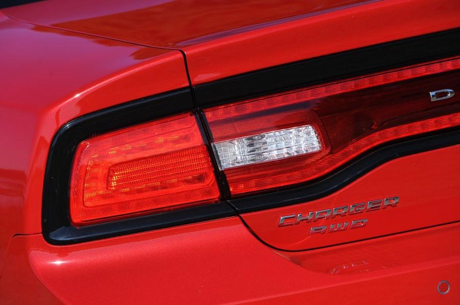  Dodge Charger 2011 года  (фото 35 из 87)